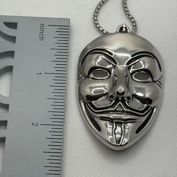 NWOT Stainless steel plated joker mask pendant with box chain - Picture 4 of 4